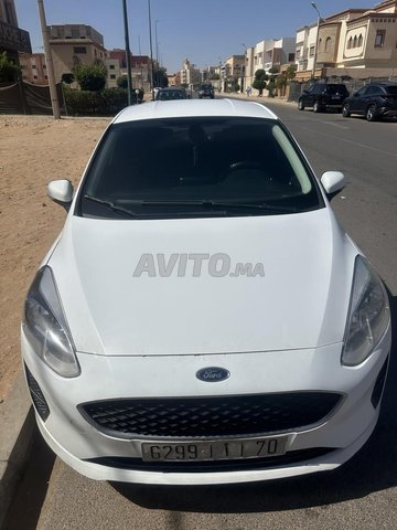 FORD FIESTA ESSENCE MANUELLE manuelle 