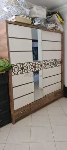 Armoire élégante et fonctionnelle 