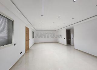 2 بلاتو مكاتب 59م في تمارة شارع محمد الخامس