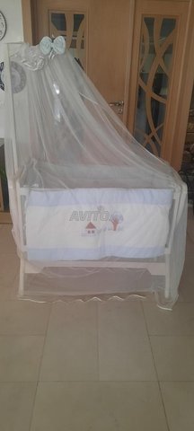 lit enfant avec  matelas et  moustiquaire