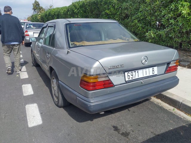 Mercedes-Benz 250 occasion Diesel Modèle 