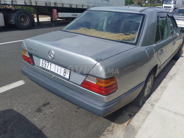 Mercedes-Benz 250 occasion Diesel Modèle 