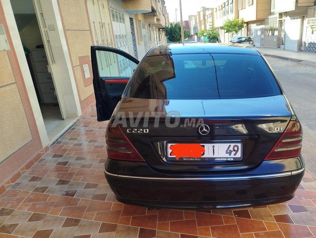 Voiture Mercedes-Benz 220  à Jrada  Diesel