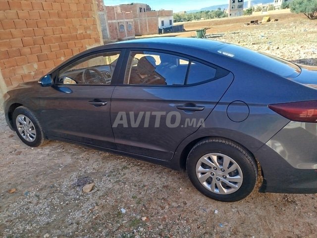 Hyundai Elantra occasion Diesel Modèle 