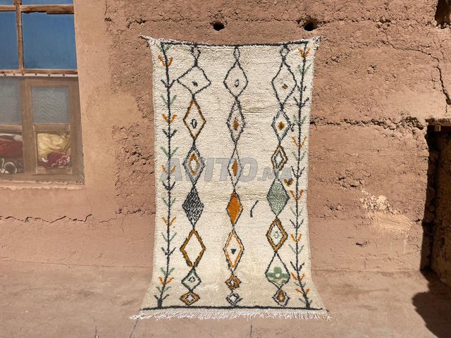 Tapis artisanal en laine naturelle