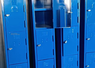 خزائن ملابس قياسية وحسب الطلب