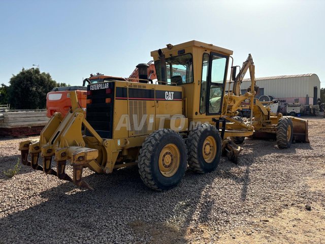 Niveleuse Caterpillar 12H en très bon état 