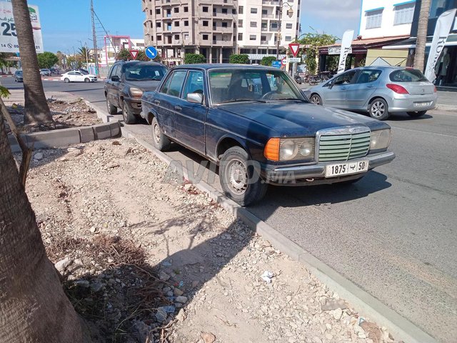  Mercedes-Benz 240