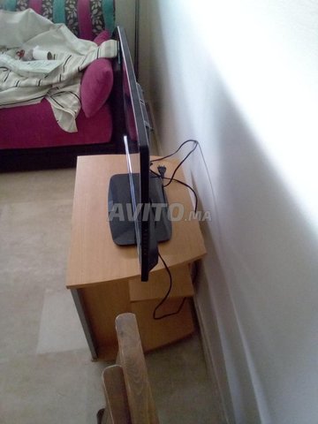 téléviseur avec table 
