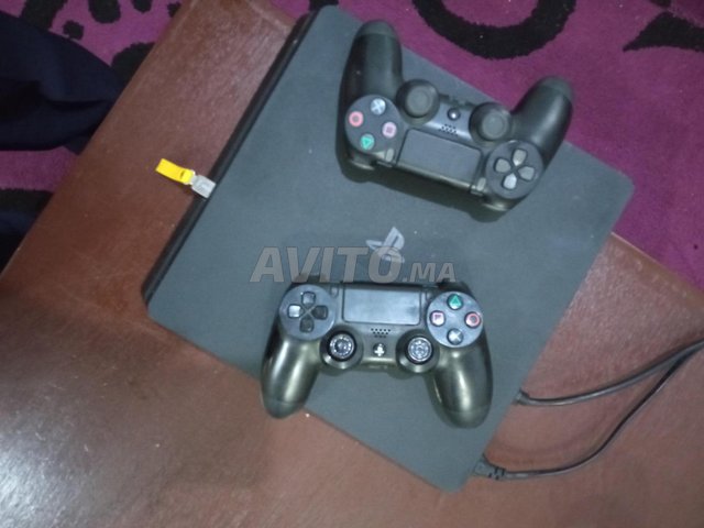 PlayStation 4 slim mflachi très Bon Etat 2manettes