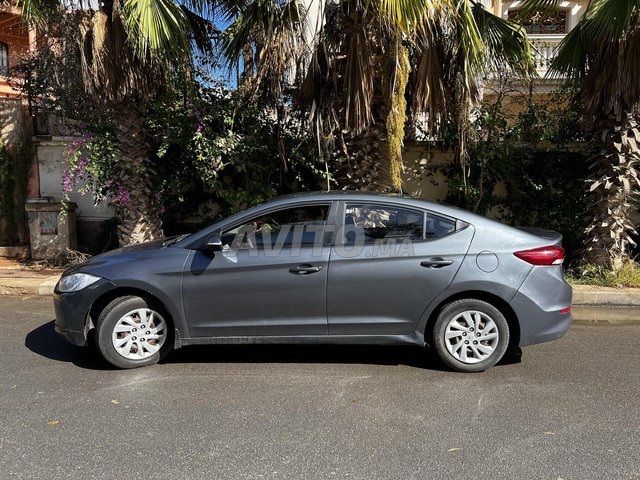 Hyundai Elantra occasion Diesel Modèle 