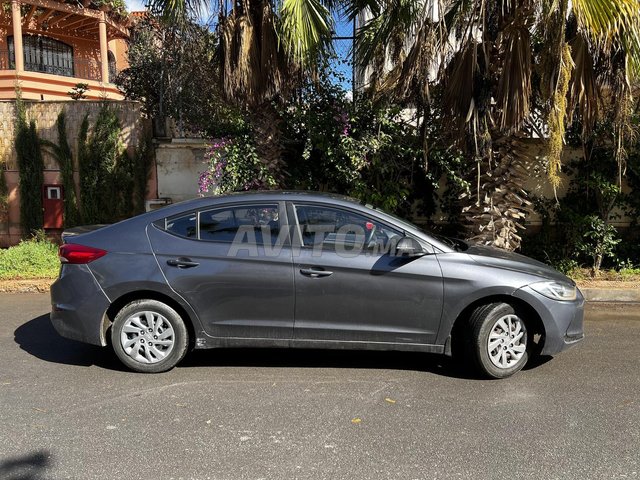 Hyundai Elantra occasion Diesel Modèle 