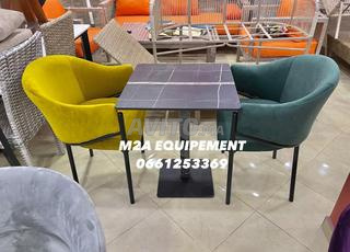 Chaise et table café restaurant r025