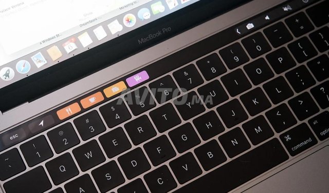MACBOOLK PRO 15 avec Touch Bar Core i7 16 Go 512 