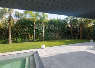 VILLA ANGLE A VENDRE A CHANTTY 