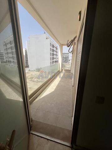 Appartement 3 ch vide neuf à louer à victoria