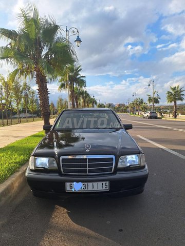 Mercedes-Benz 220 occasion Diesel Modèle 