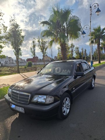 Mercedes-Benz 220 occasion Diesel Modèle 