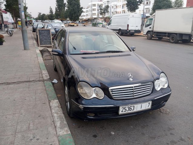 Mercedes-Benz 220 occasion Diesel Modèle 