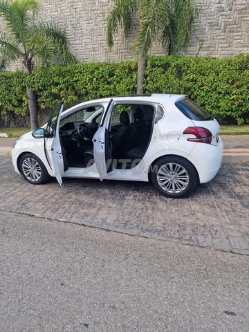 Peugeot 208 occasion Diesel Modèle 