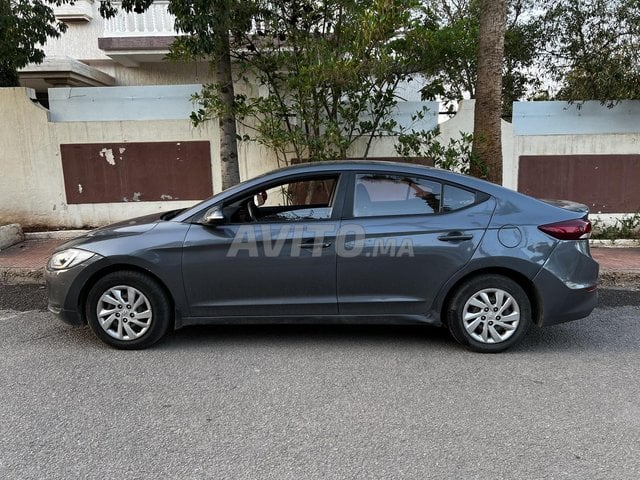 Hyundai Elantra occasion Diesel Modèle 