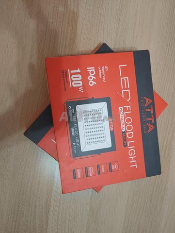 projecteur led 100w neuf