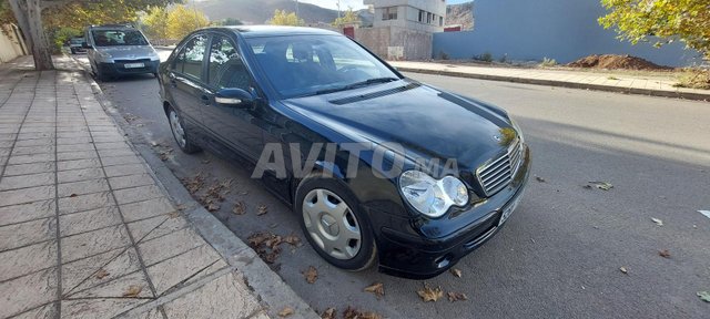 Mercedes-Benz 220 occasion Diesel Modèle 