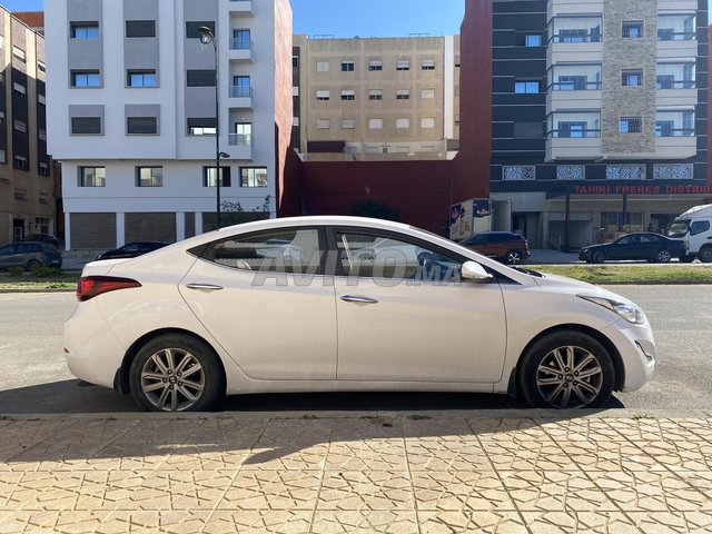 Hyundai Elantra occasion Diesel Modèle 