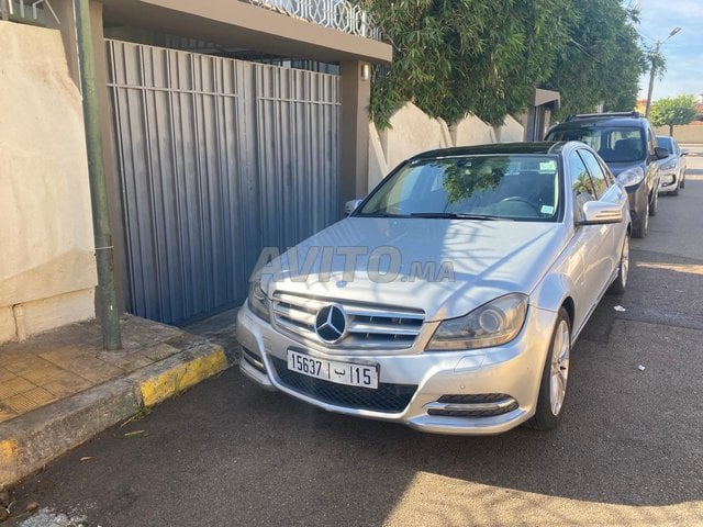 Mercedes-Benz 220 occasion Diesel Modèle 