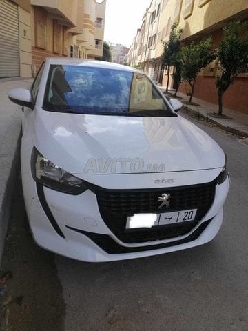  Peugeot 208