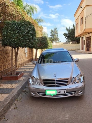 Mercedes-Benz 220 occasion Diesel Modèle 