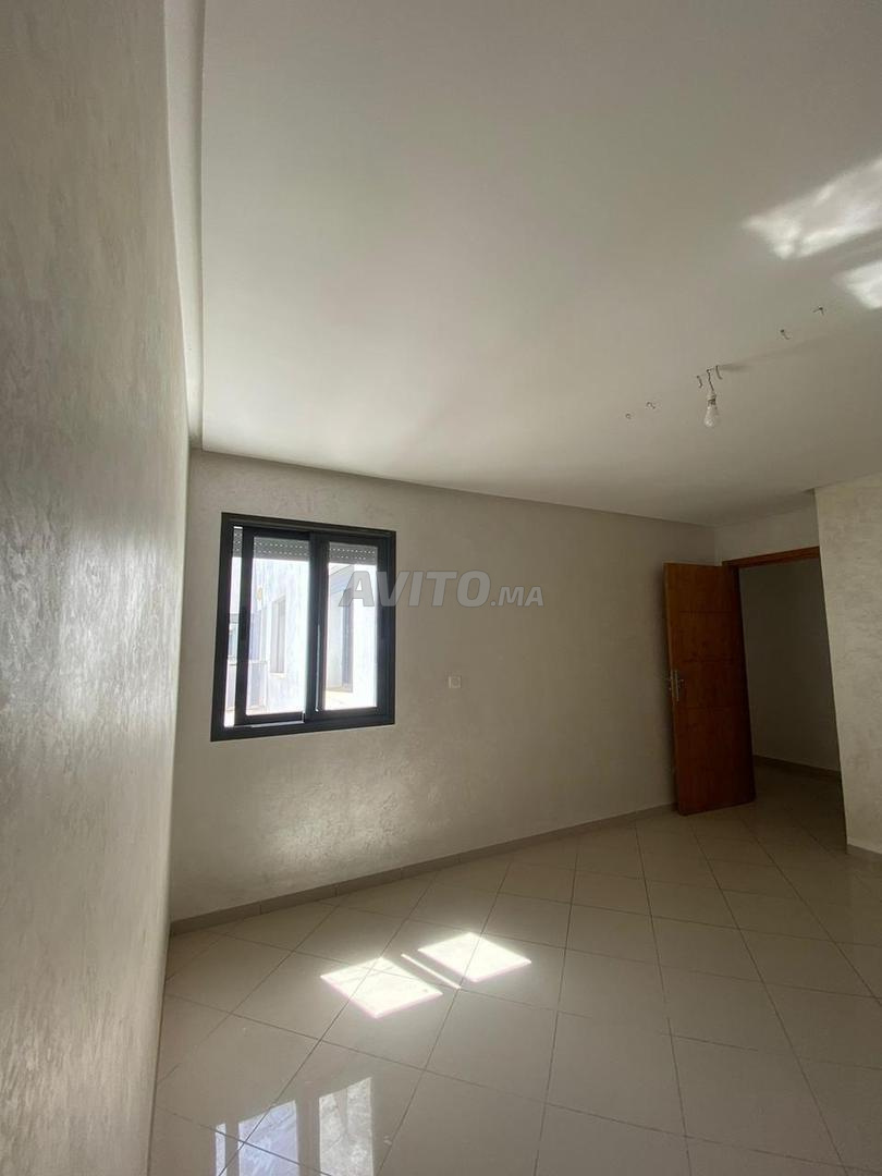 Appartement spacieux à louer vide sur Hay Salam - image 4