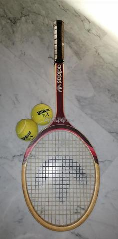 مضرب تنس أديداس وكرات تنس. - 2