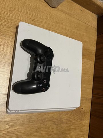 Ps4 slim blanche état très bon 