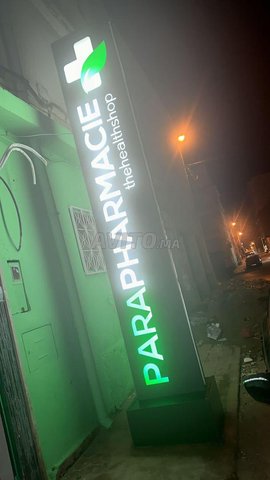 panneaux publicité lumineux para