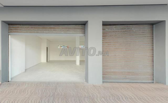 À VENDRE - LOCAUX COMMERCIAUX IDEALEMENT SITUES
