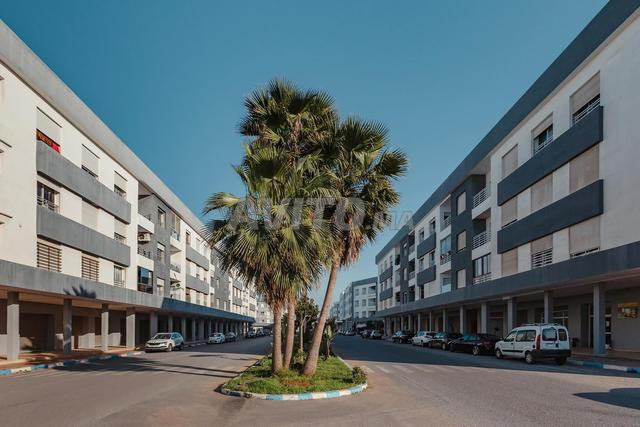 À VENDRE - LOCAUX COMMERCIAUX IDEALEMENT SITUES