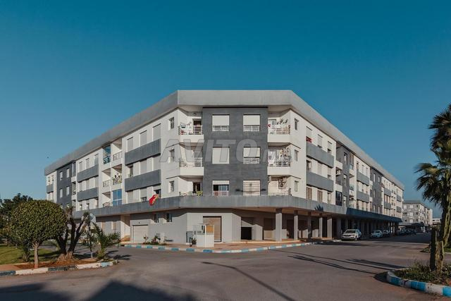 À VENDRE - LOCAUX COMMERCIAUX IDEALEMENT SITUES
