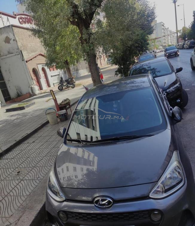 Hyundai grand i10 2017 essence faible kilométrage.