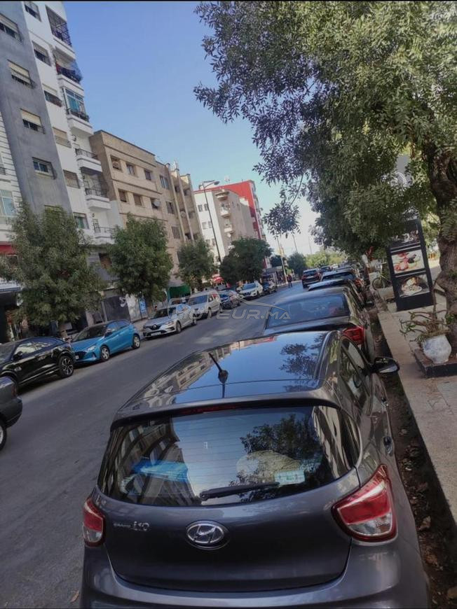 Hyundai grand i10 2017 essence faible kilométrage.
