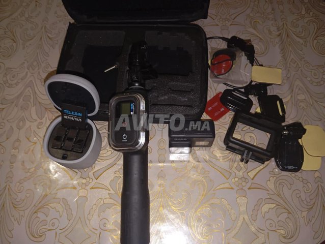GO PRO HERO 7 AVEC 5 BATTRIE ET TELECOMMANDE WIFI