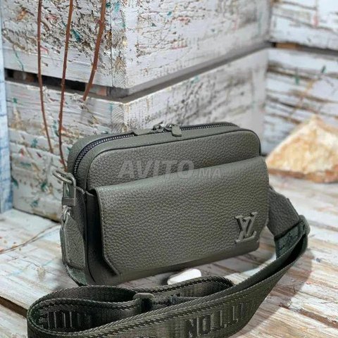 Pochette Louis Vuitton Cuir homme LV5438