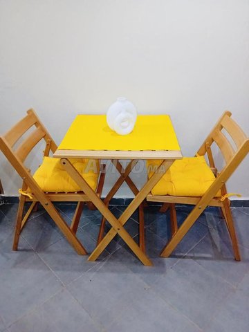 Ensemble de chaises et table en bois