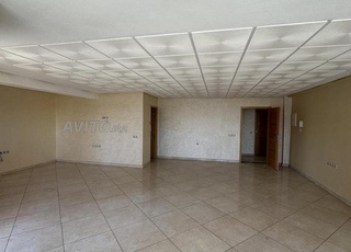 Location bel plateaux bureaux vide