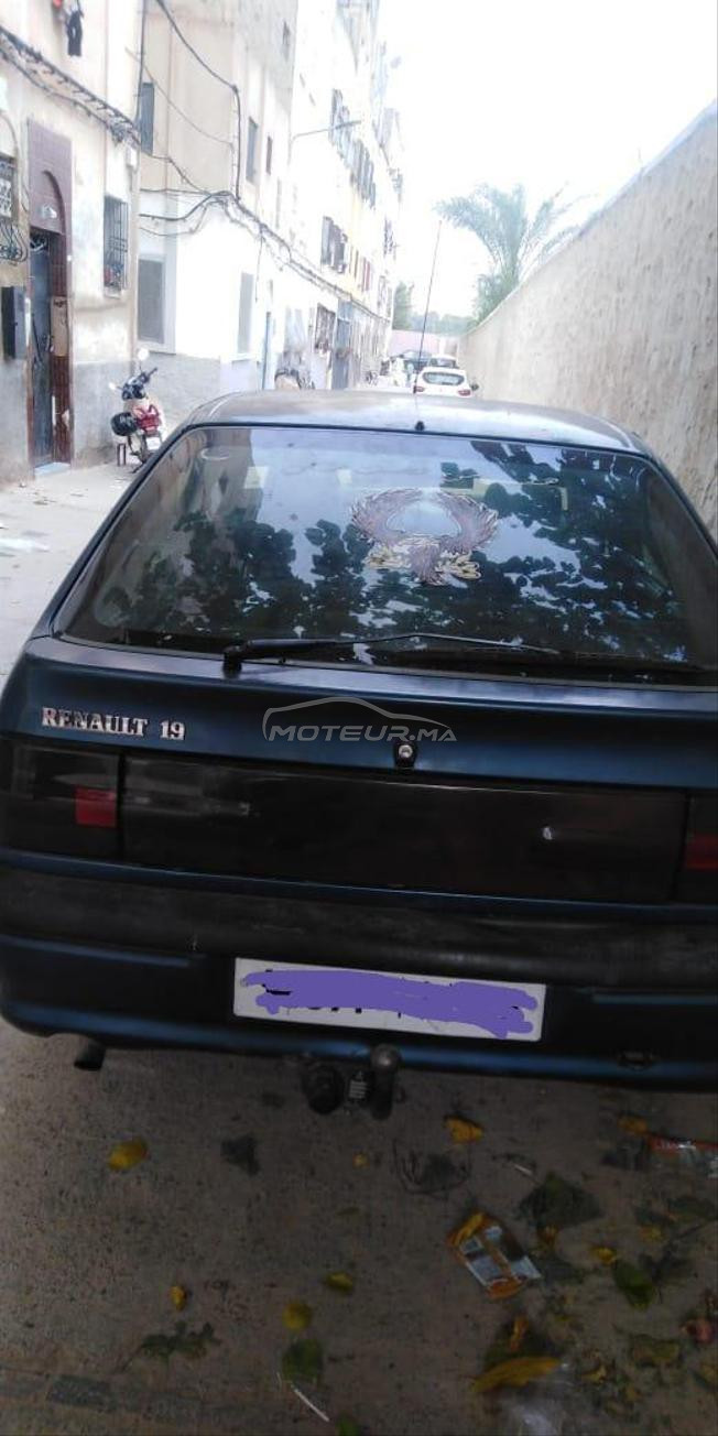 رونو 19 بنزين يدوي موديل 1992 ديوانة 2001 في فاس