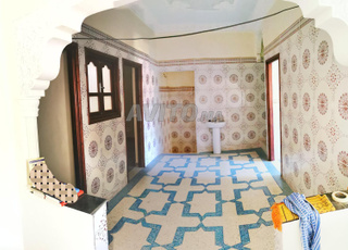 منزل من طابقين