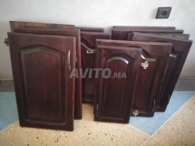 Portes placard cuisine en sapin rouge