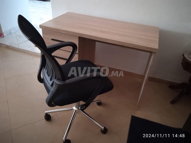Bureau avec chaise de bureau à vendre KITEA