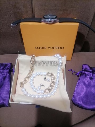 collier et montre 