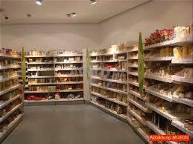 étager léger et supermarché